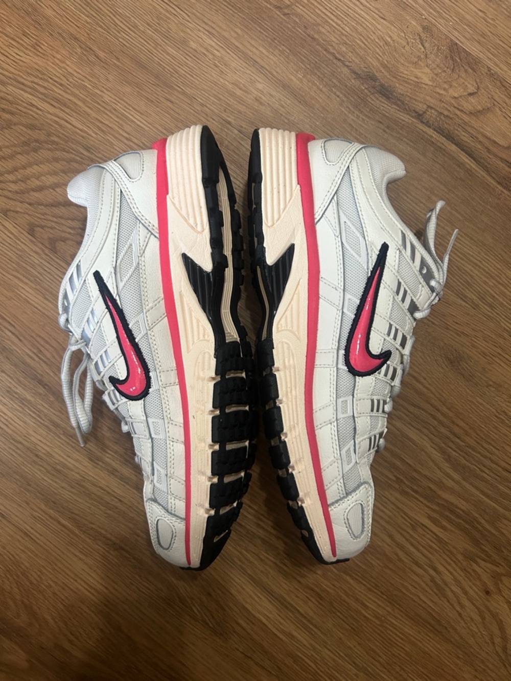 Women’s Nike White & Pink P-6000 - Picture 4 of 7